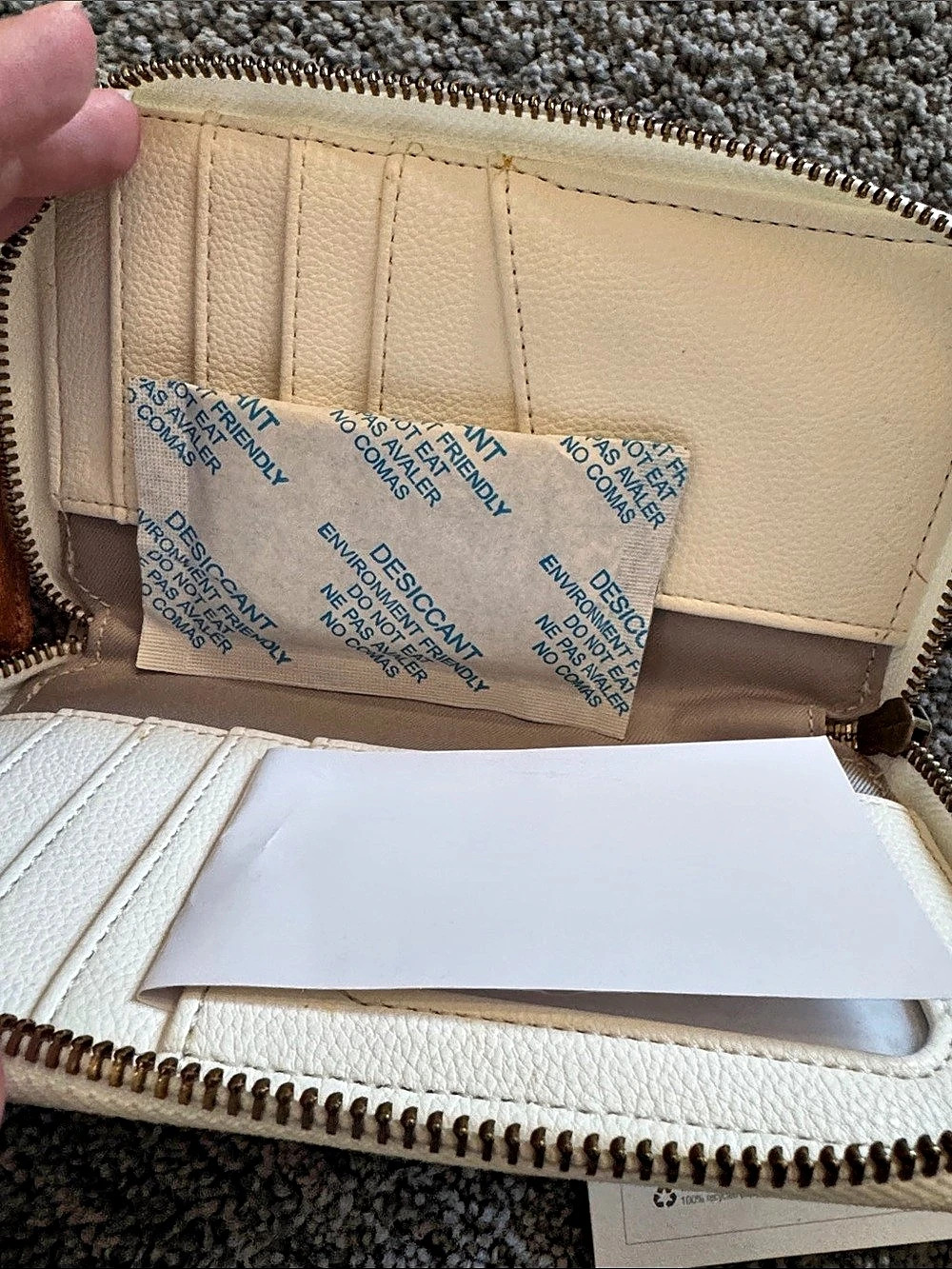 Thirty-One Wallet and accessory. Display only. - Picture 3 of 5